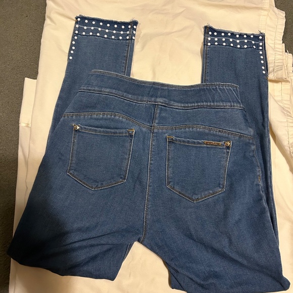Luxe Denim 4 way stretch ankle jeans with little white beads around ankles. - Picture 2 of 5